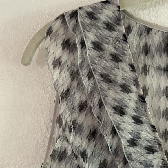 ARMANI Patterned Sleeveless Top Ruffles- medium - Picture 3 of 6